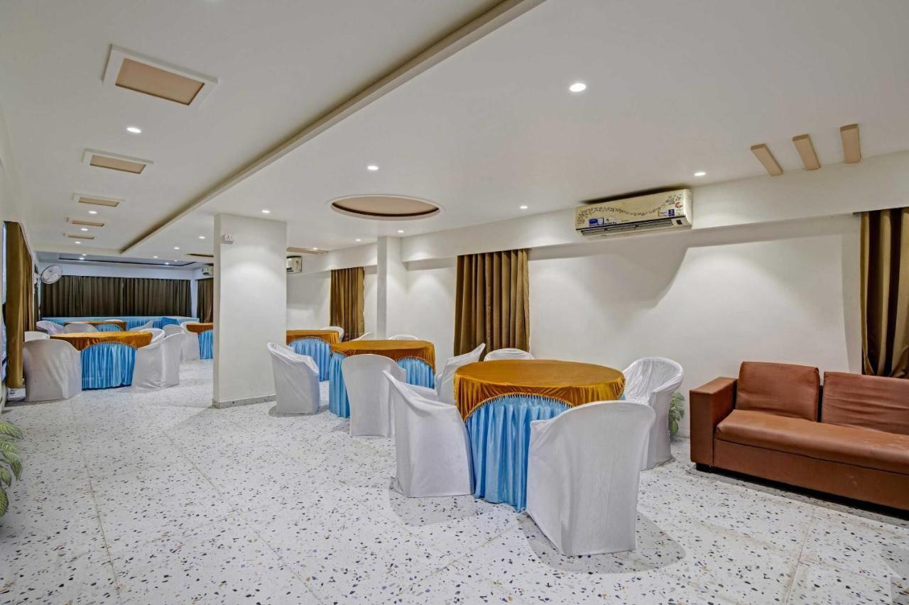 Collection O Infini Palace Surat Exterior foto